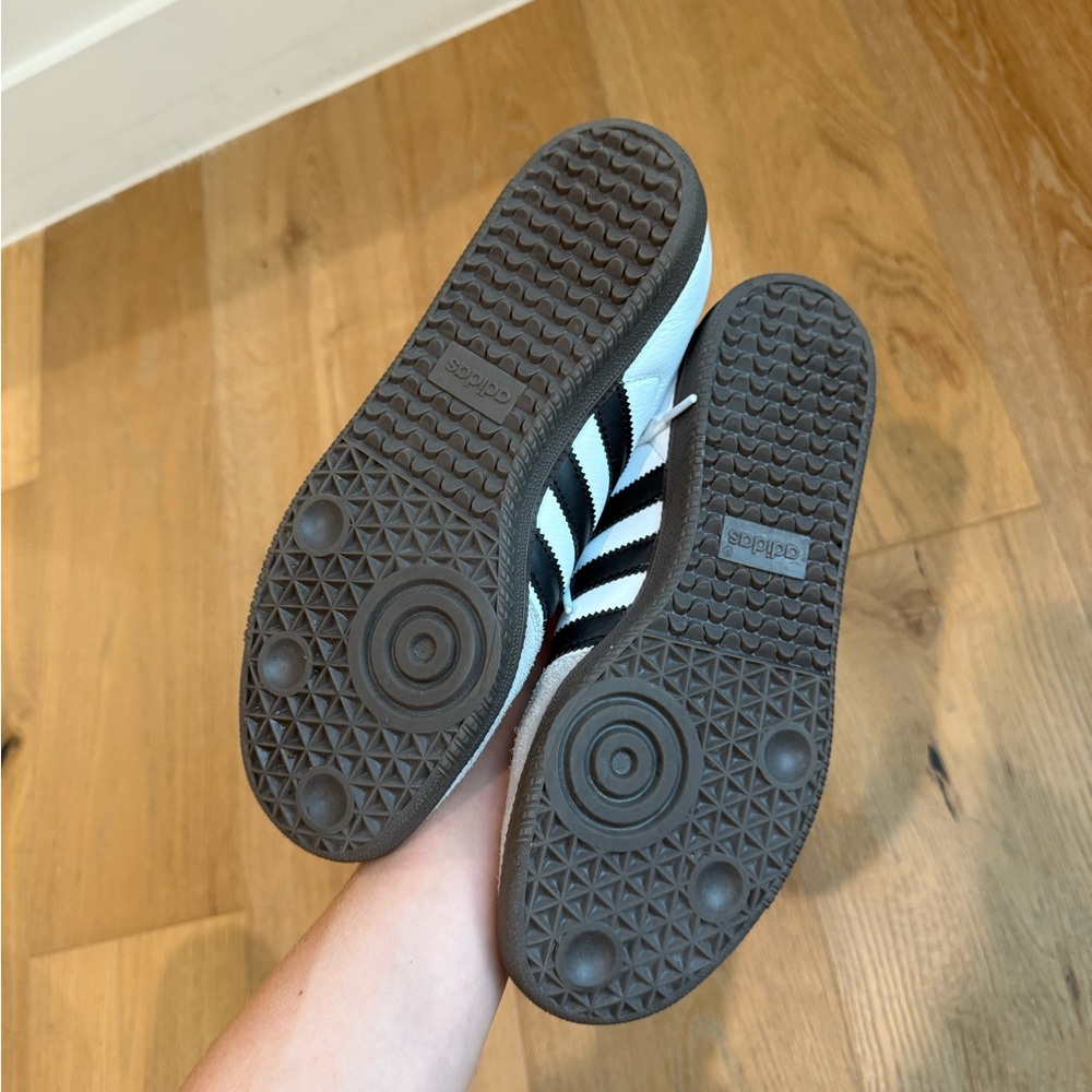 Adidas White and Black Sneakers Classic Design - Picture 4 of 5
